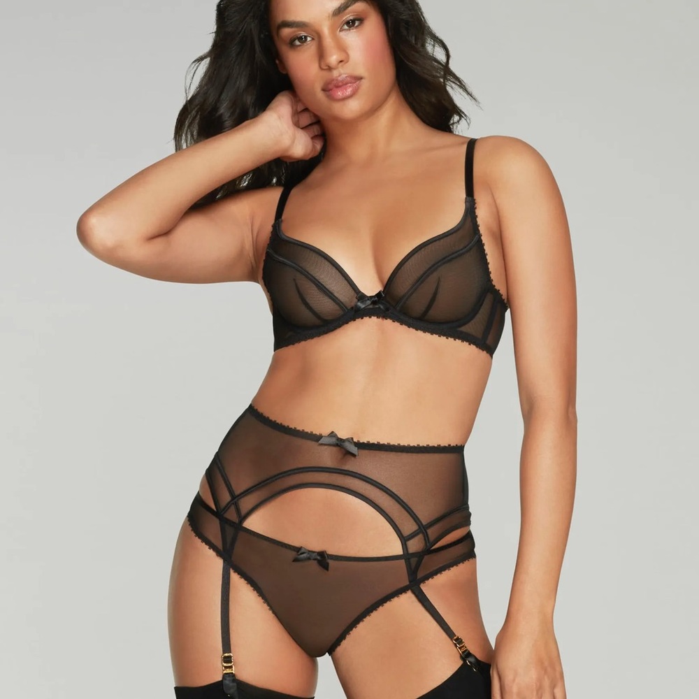 New NWT Agent Provacatur Cruz Set in Black